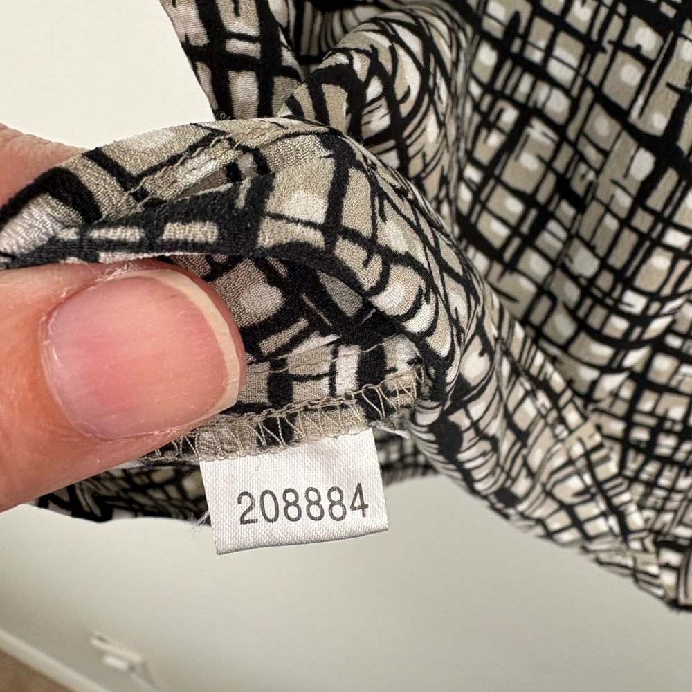 LOFT Black & White Cap Sleeve Grid Print Blouse sz 10 Petite business casual - Picture 4 of 8